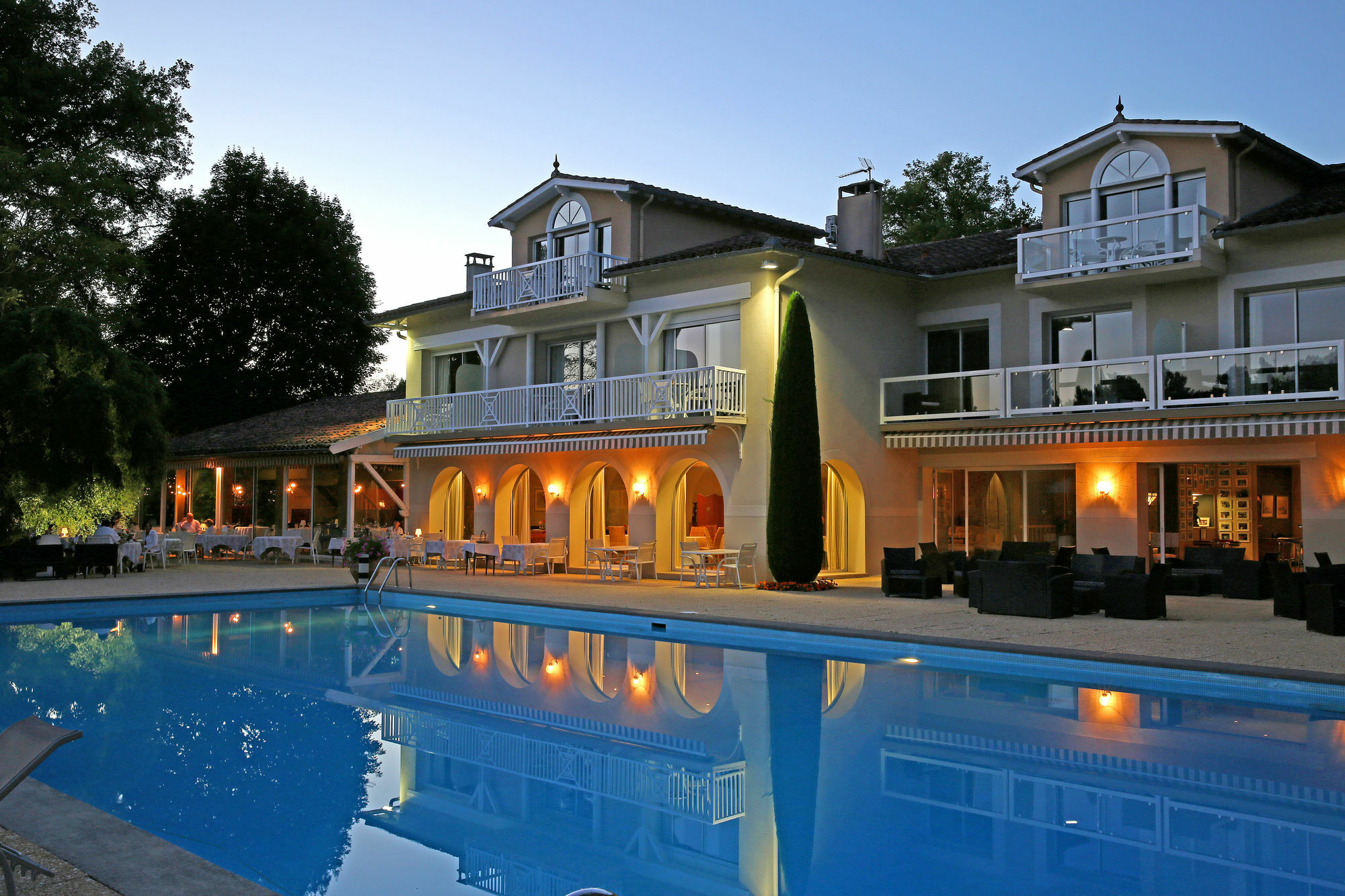 La Reserve Albi Hotel Restaurant Exterior photo